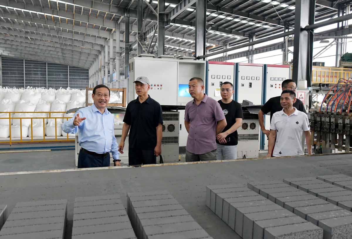 镁质瓷原料使用商参观广丰方正非矿开发公司黑滑石原料生产基地-1.JPG